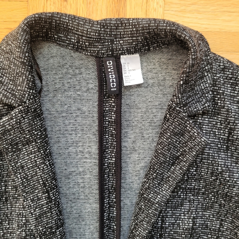 DIVIDED Lightweight Soft Jacket - Picture 4 of 9